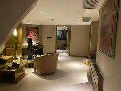 -上海滴水湖皇冠假日酒店