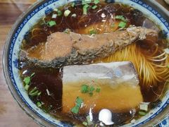 爆鱼焖肉双浇面-荣阳楼(山塘街店)