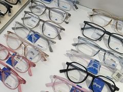 -美式眼镜·授权蔡司.依视路.尼康.豪雅.明月(南翔印象城店)