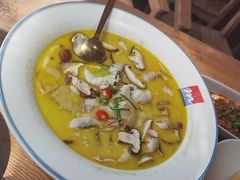 -蜜桃餐厅·伴山(湖滨商业街店)