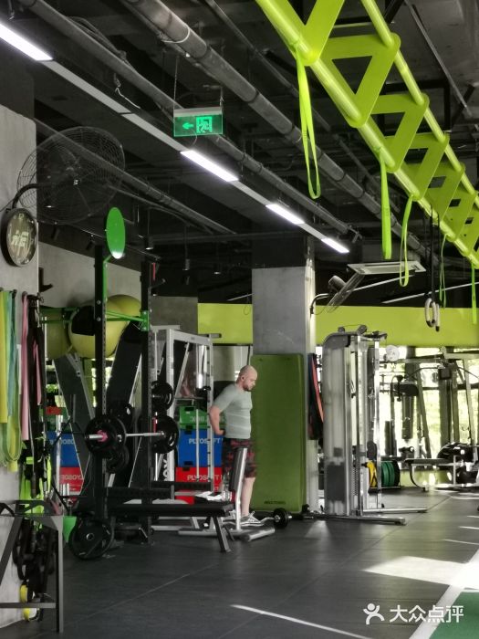 PT健身联盟(普陀中远两湾城店)器械区图片