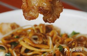 Pork Lard Crumbs and Intestine Fried Noodles