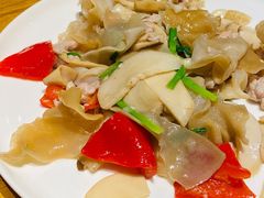 杏鲍菇竹耳爽肉片-十三式重庆江湖菜(金茂览秀城店)