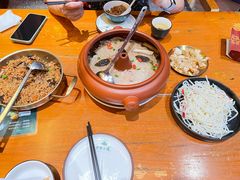 -老滇山寨•云南特色菜•地方菜•民族风情歌舞表演(金碧店)