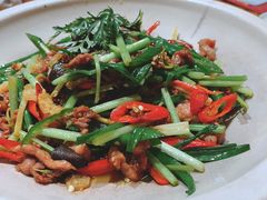 小炒黄牛肉-老滇山寨•云南特色菜•地方菜•民族风情歌舞表演(金碧店)