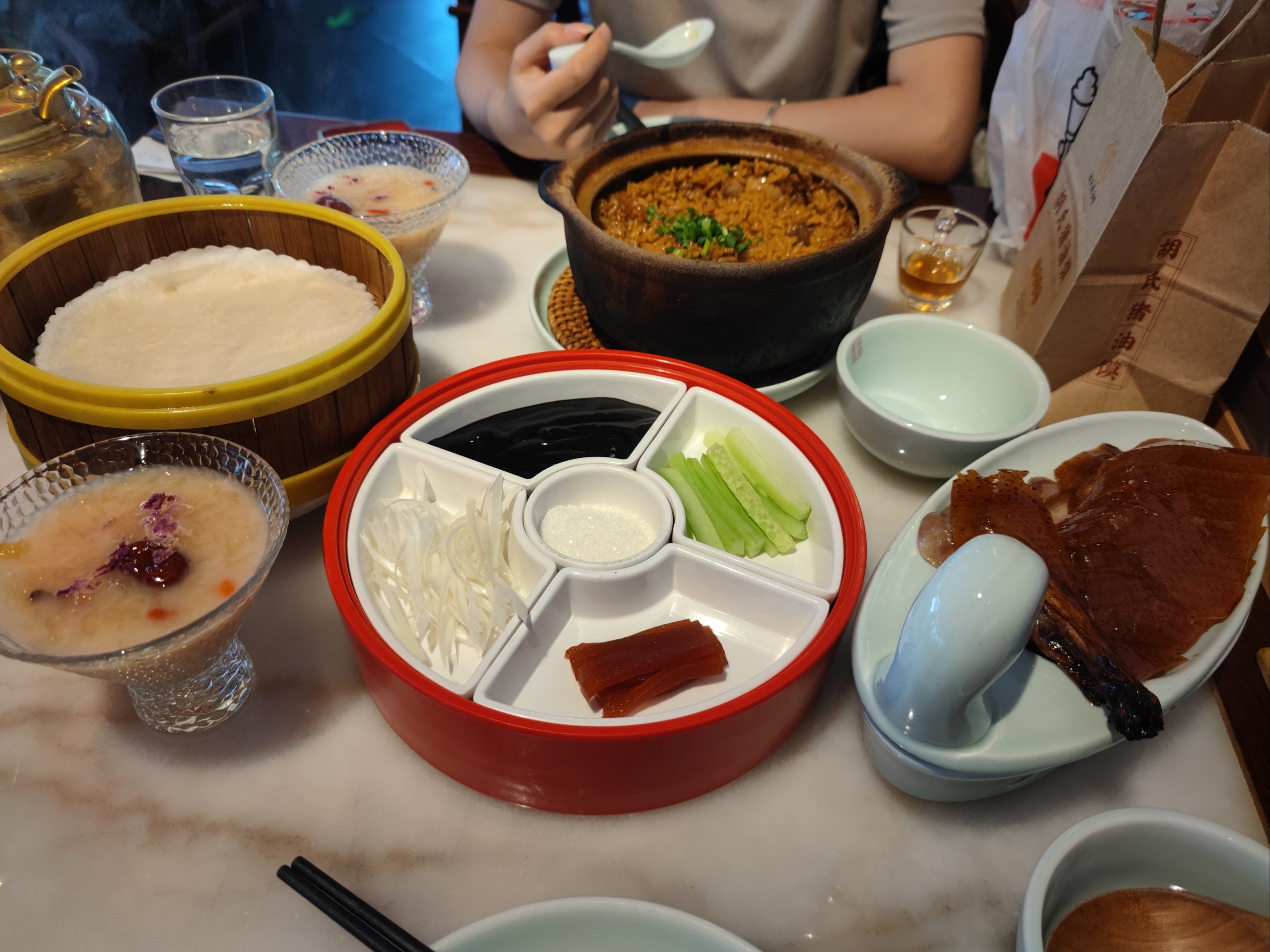 小吊梨汤很好喝,牛肉烩饭很入味,非常好吃