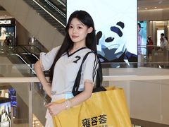 -雍容荟帝王蟹活龙虾展台自助(IFS黑金店)