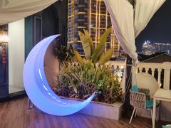 -芭黎人江景轻奢酒店(告庄西双景星光夜市店)