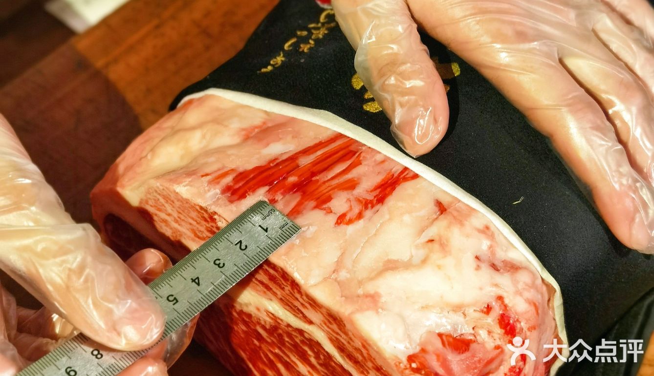 没错了，就是这一刀！现切和牛烧肉天花板
