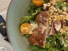 香草鸡胸牛油果沙拉-金湖港式餐厅(建外店)