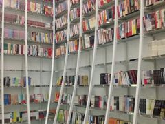 -钟书阁(松江泰晤士小镇店)