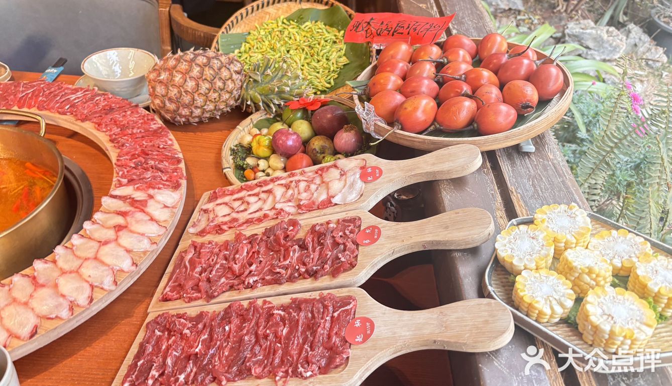 「酸菜牛肉锅,辣中带鲜,像丽江的风一样自由」