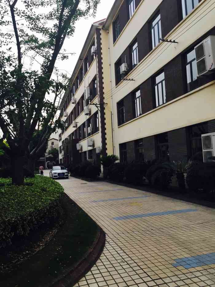 上海市第六十中学-"路过飘过,比较熟悉56中学,不知道有没有.