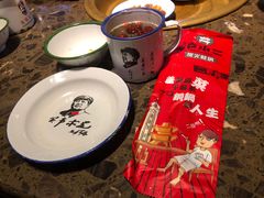 餐具摆设-沪小二炭火蛙锅(淮海中路美食不夜城店)