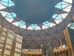 -上海滴水湖皇冠假日酒店