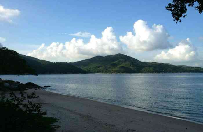 芝麻湾半岛-"可於贝澳罗屋村落车,沿芝麻湾路方向走,会.