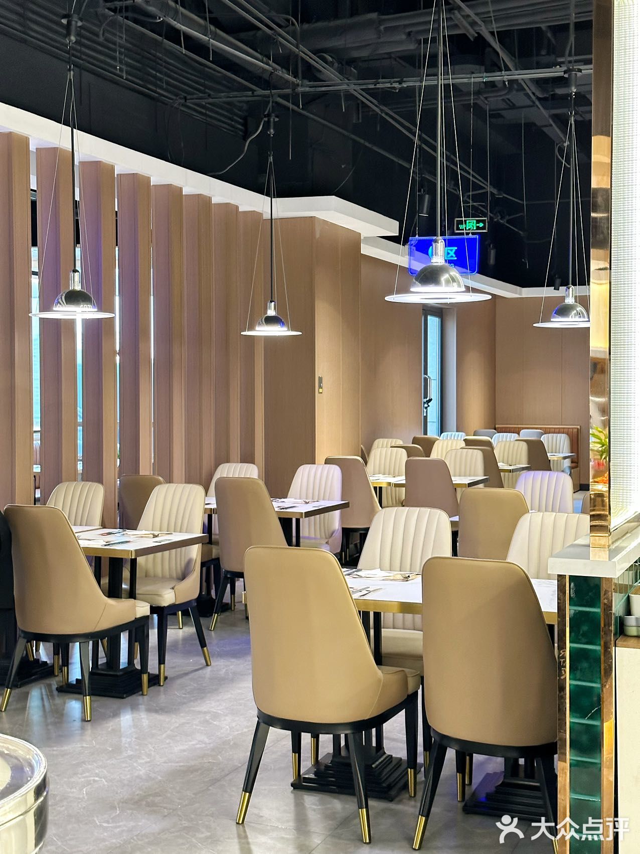 那个从小吃到大的店，现在居然这么厉害了！