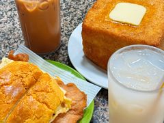 菠萝芝士猪扒蛋包-新鸿发咖啡美食