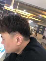 -镁连社·美联社