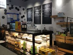 面包甜点陈列柜-HELLO 27 意面·沙拉·帕尼尼