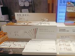 -LOOK眼镜·蔡司依视路配镜(宝山万达店)