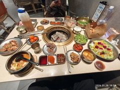 -蚂蚁洞·烤肉大营地(上海静安大悦城店)