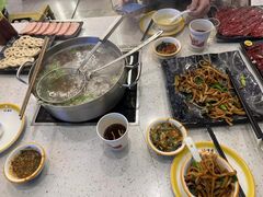 -天成·潮州牛肉脆肉鱼生蚝自助火锅
