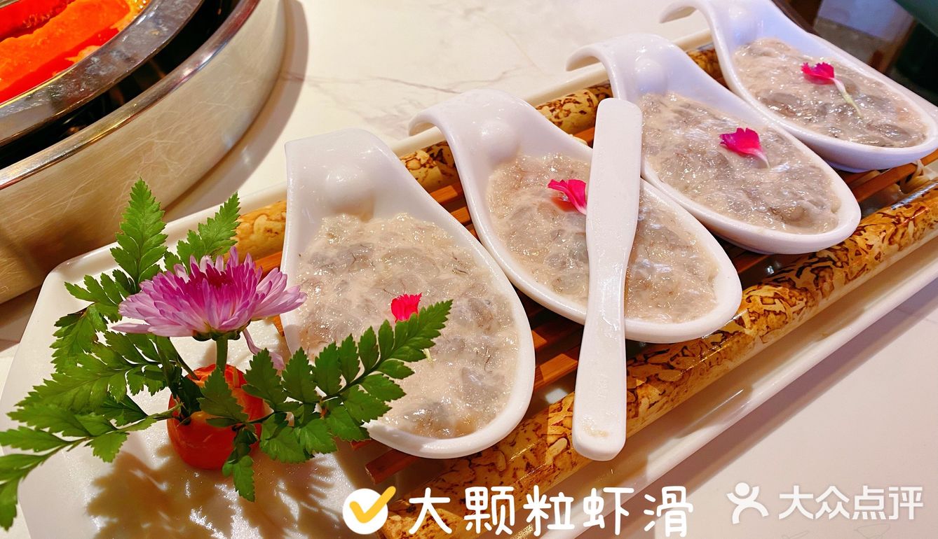 主打鲜货的火锅，菜品真的蛮新鲜