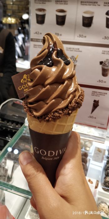 黑巧克力冰淇淋