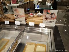 面包甜点陈列柜-深圳同泰万怡酒店·万荟轩自助餐厅(同泰店)