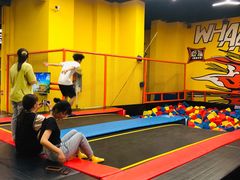-爱蹦iBOON蹦床运动馆(江汉店)