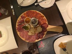 -恰餐厅及酒吧 CHAR Bar & Grill (北京丽都皇冠假日店)