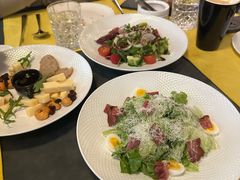 田园蔬菜沙拉配迷迭香烤鸡腿肉-Ponte 意大利餐厅
