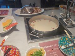 -尚尚仙·酸汤猪手·猪肚鸡火锅(华联万柳购物中心店)