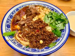 -渝之汇牛肉豌杂面