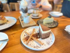 -Chom Cafe and Restaurant