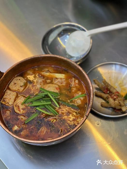 哪爪小锅米线·拌鸡爪红三剁小锅米线图片