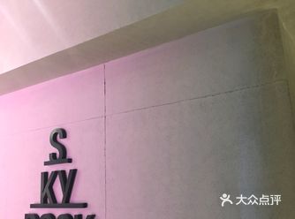 很多店铺都没开，吃的比较少，可逛的不多