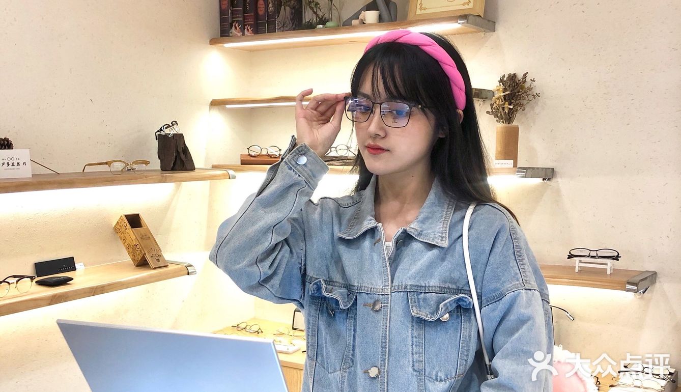 眼镜店也可以沉浸式体验👓拍照挑眼镜两不误  