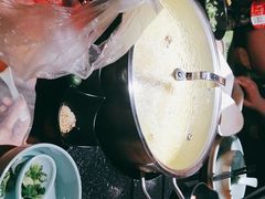 -洪氏嗨捞·广东猪肚鸡·椰子鸡火锅(西咸万象城店)