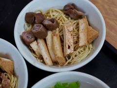 -松树干拌面店
