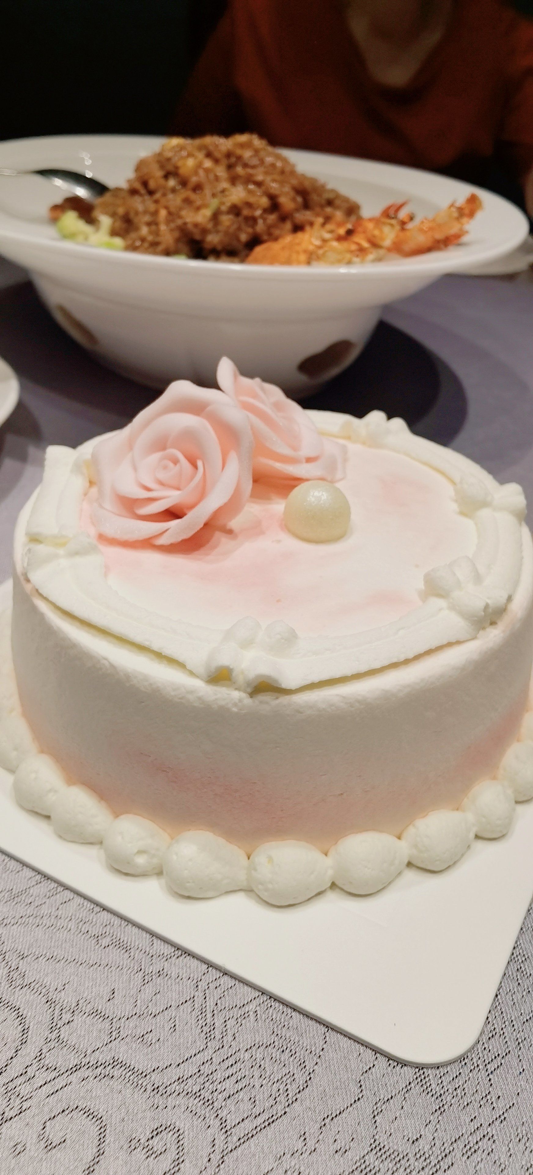 母亲节这天定了可莎蜜儿蛋糕,非常精美的的样子,虽然只有6寸大小,但也