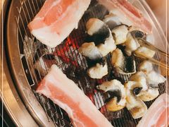 -围炉肉舍丹东海鲜烤肉·烤活鳗(步行街店)