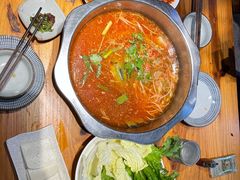 -野山舂·贵州现舂酸汤火锅(鸿通城店)