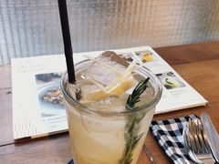 -ROAST coffee & eatery