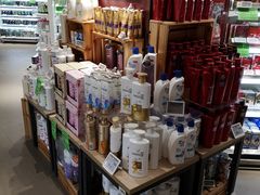 -中百仓储超市有限公司(越秀星汇维港店)