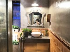 -HIGH FIVE哈福手工汉堡(桂林路店)