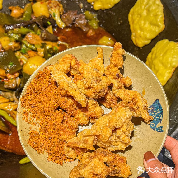 在川师大门口发现了这家仿佛走进农家四合小院的柴火鸡