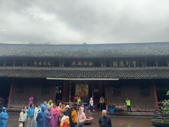 -峨眉山报国寺