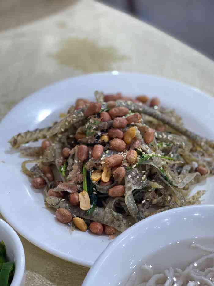 秦记南岗鱼锅(黄埔大道店)-"[薄荷]环境:属于室内大排档吧,没什么.